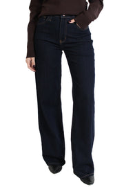 Relaxed Wide Leg Jean